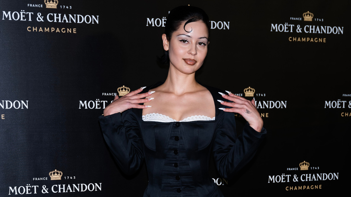 Alexa Demie revine în Euphoria Sezonul 3 într-o rochie Ed Hardy îndrăzneață