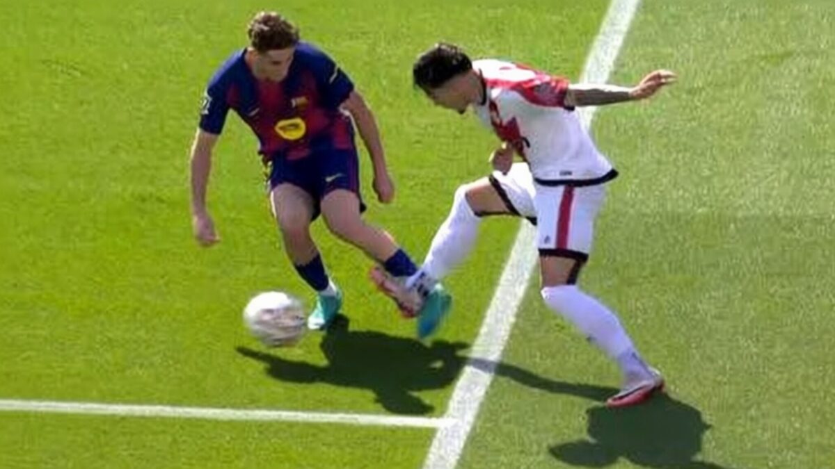 Fost arbitru de top dă verdictul în faza penalty-ului cerut de Rațiu cu Barcelona