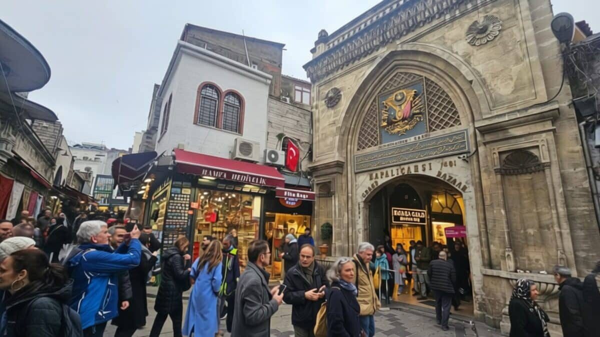 Gheorghe Hagi se vinde cu 15 euro în Marele Bazar din Istanbul