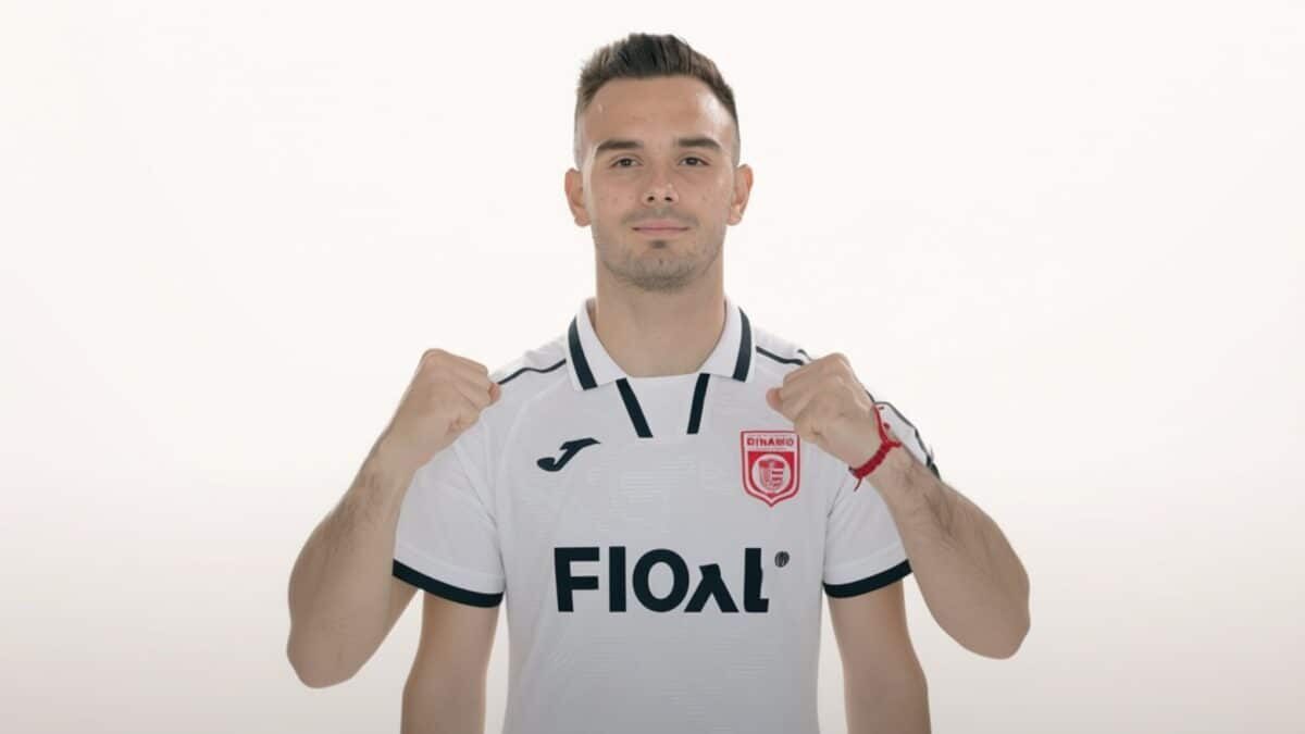 Iustin Răducan a semnat cu CS Dinamo la 20 de ani pentru a salva echipa de la retrogradare