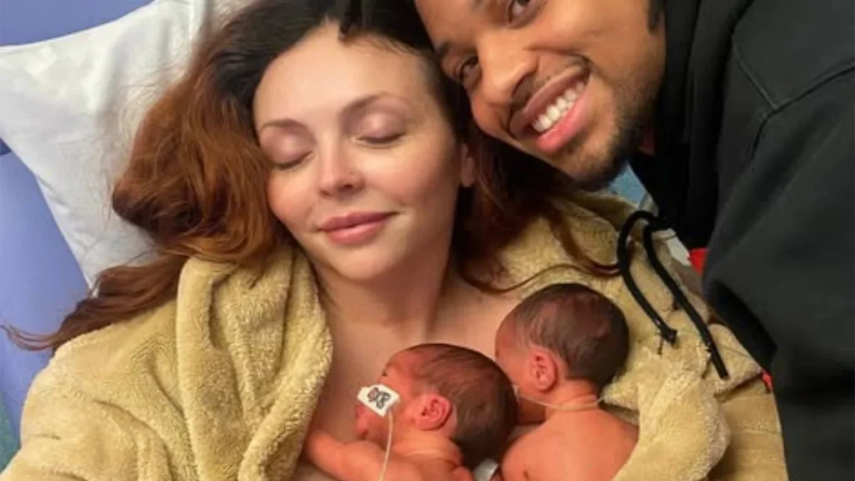 Jesy Nelson dezvăluie diagnosticul gemenelor ei, boala afectează 1 din 14.000 de copii