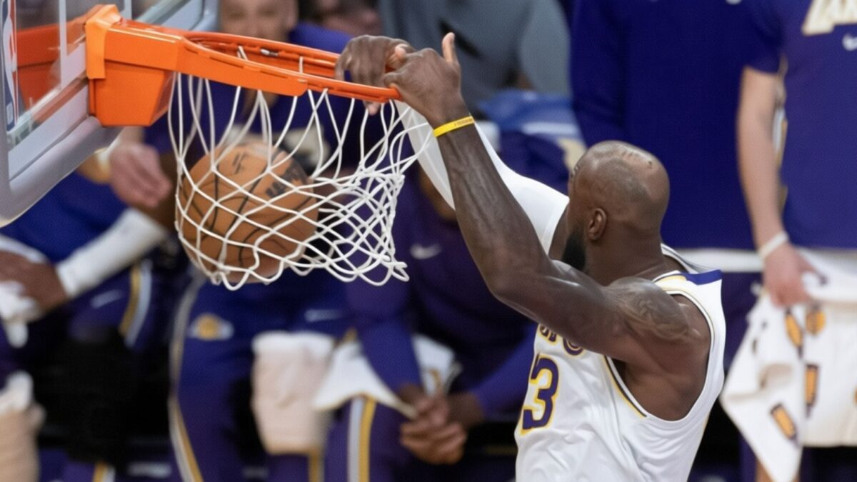 LeBron James atinge 1612 meciuri și devine liderul absolut în istoria NBA