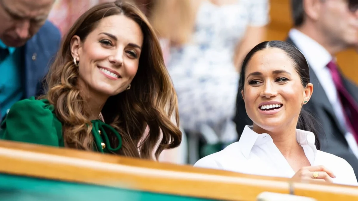 Meghan Markle poartă o rochie de 260 de lire cu cizmele preferate de Kate