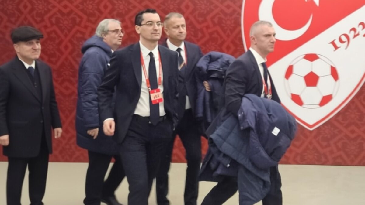 Burleanu a decis viitorul lui Lucescu după o ședință de o oră în vestiar