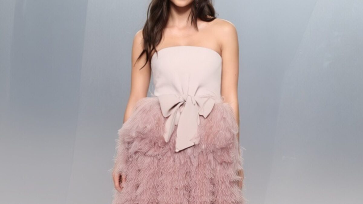 Olivia Rodrigo pozează pentru Vogue în ținute de la 3 designeri cunoscuți
