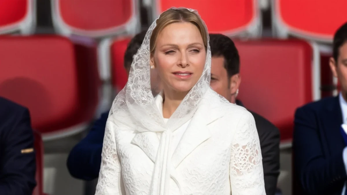 Prințesa Charlene în alb la vizita Papei. Explicația stă într-un privilegiu rar