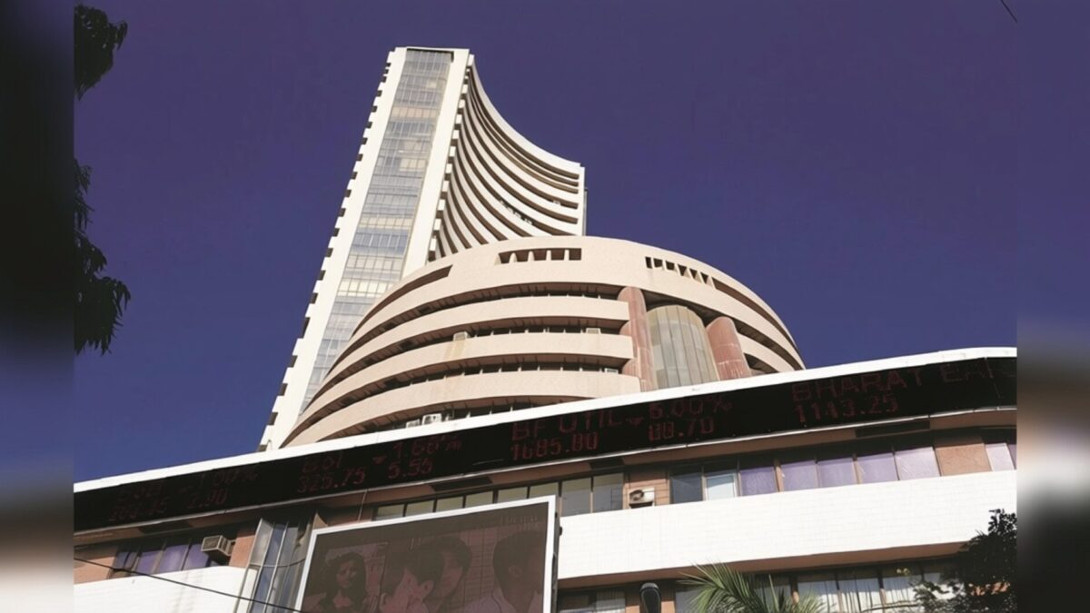 Bursa indiană explodează Sensex sare cu 463 de puncte și Nifty sparge 23.700