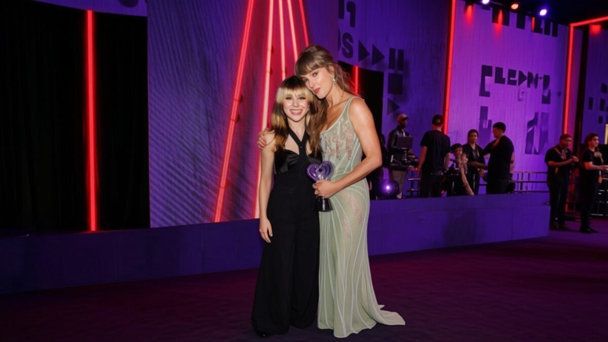 Taylor Swift câștigă 7 premii și poartă cercei de 36.000 de dolari