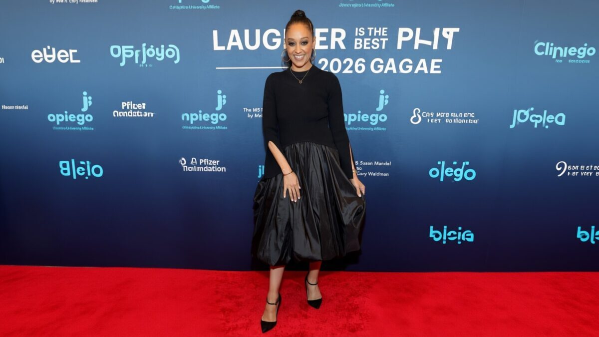 Tia Mowry alege o rochie Simkhai de 845 de dolari pentru Gala Sănătății Materne