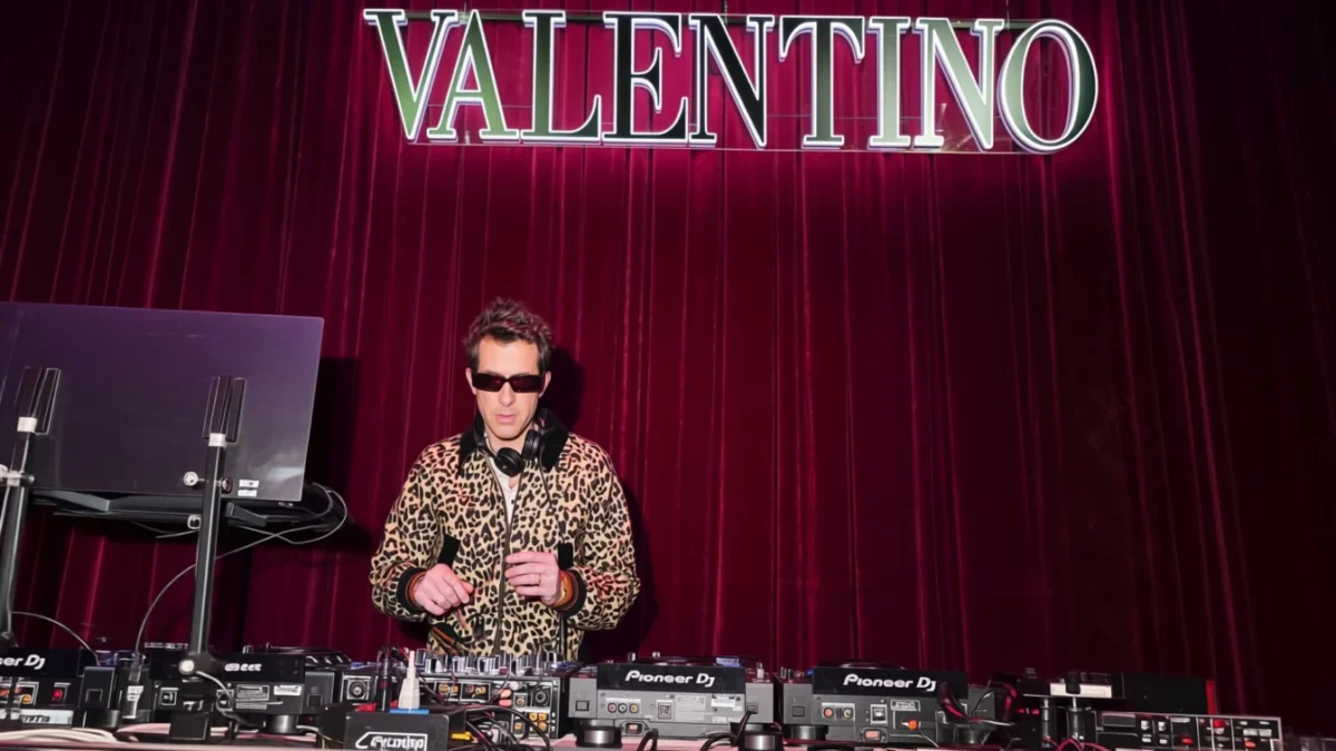 Valentino lansează noua colecție de ochelari cu o petrecere de lux în New York