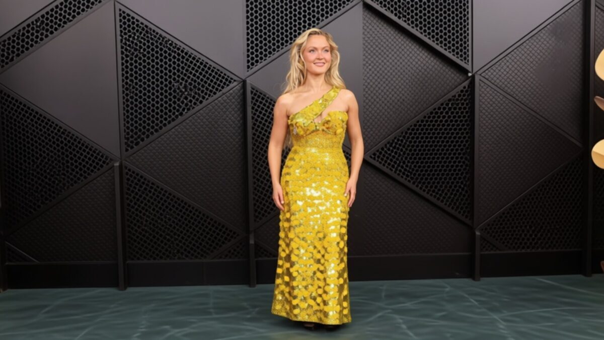 Zara Larsson apare pe scenă cu o ținută disco în turneul Midnight Sun