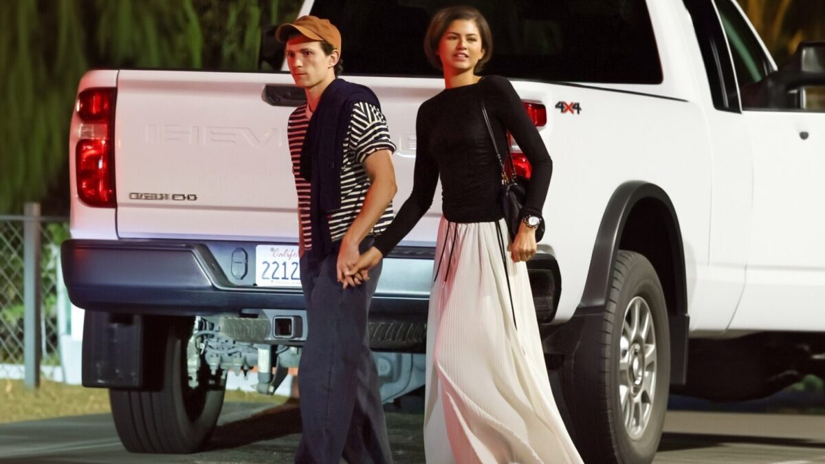 Zendaya surprinsa cu verigheta in locul inelului de 5.2 carate