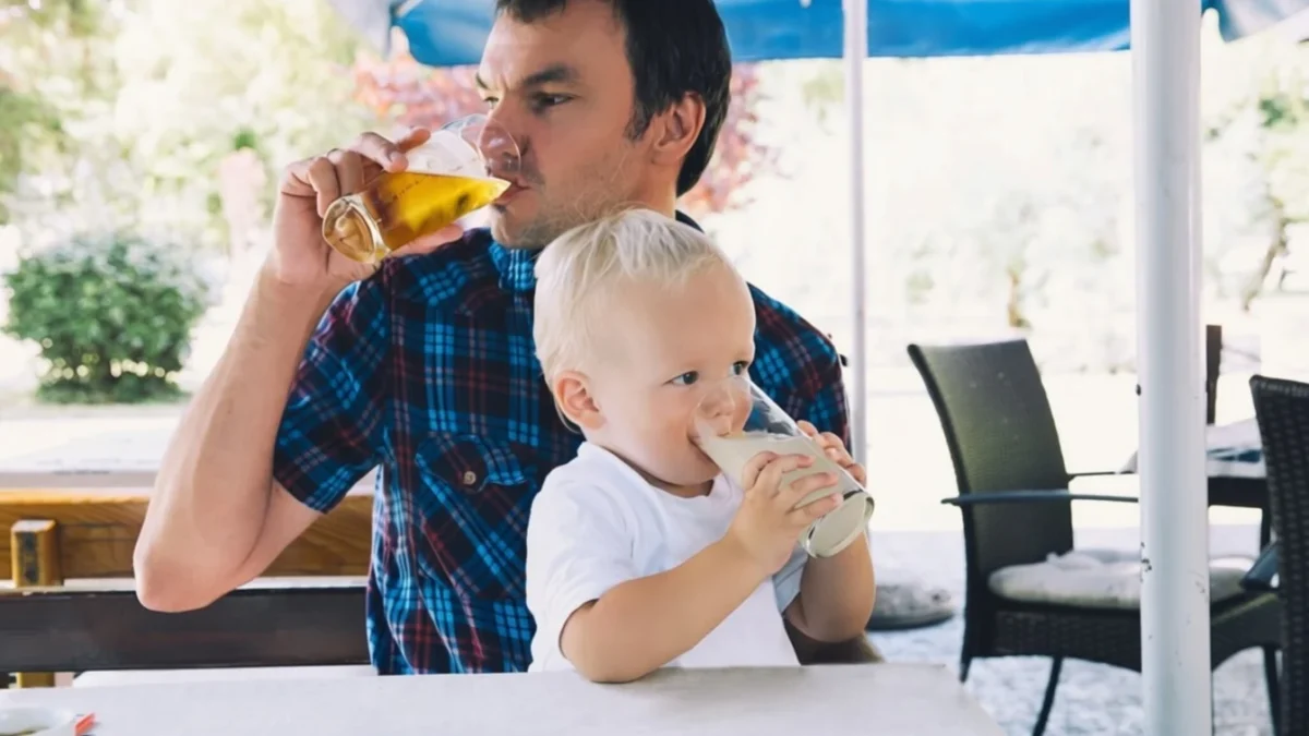 Studiu pe 23 de ani arată vârsta critică de 15-17 ani pentru consumul de alcool