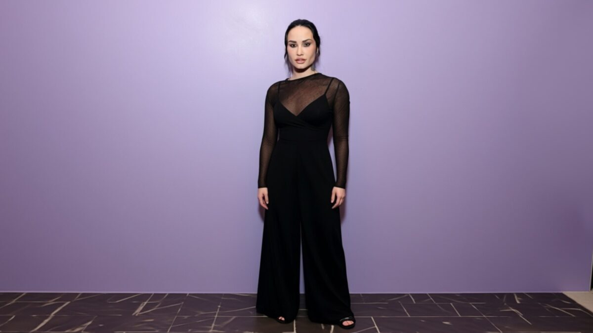 Demi Lovato alege un top transparent la evenimentul de la 33 de ani