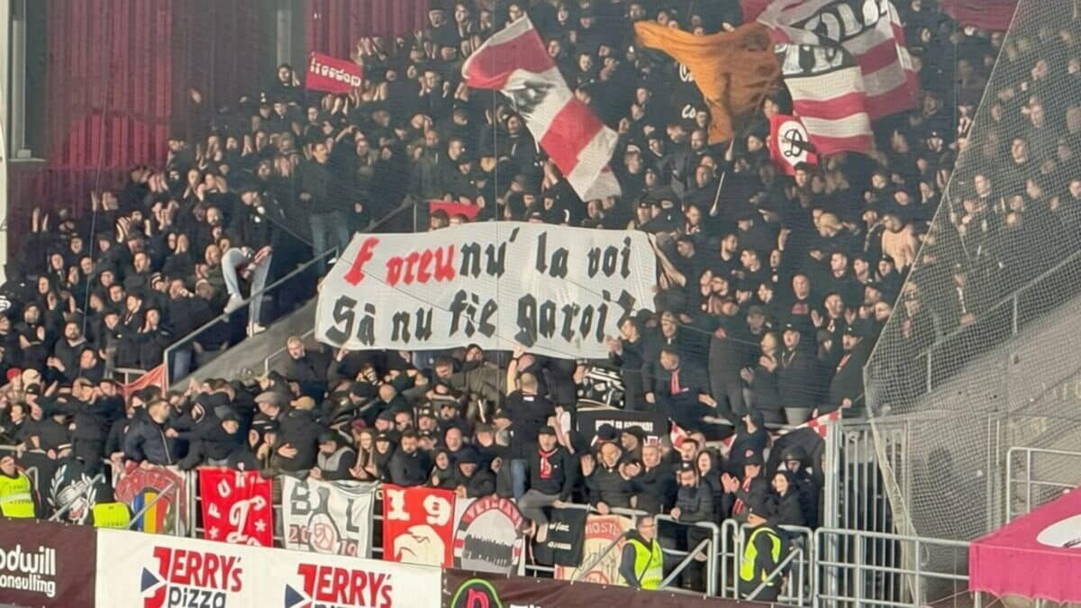 Dinamo reacționează după bannerul rasist de la derby-ul pierdut cu 2-3