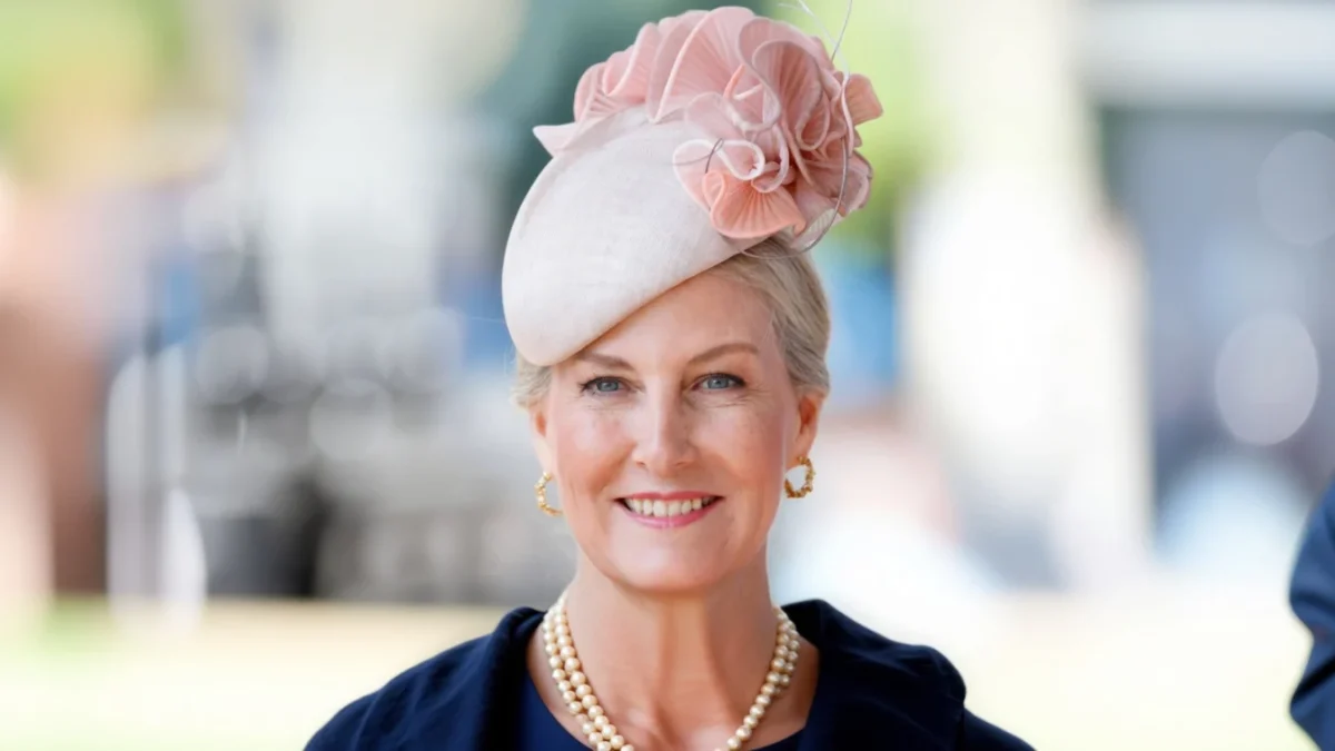 Ducesa Sophie la 61 de ani inspiră într-o rochie Suzannah London