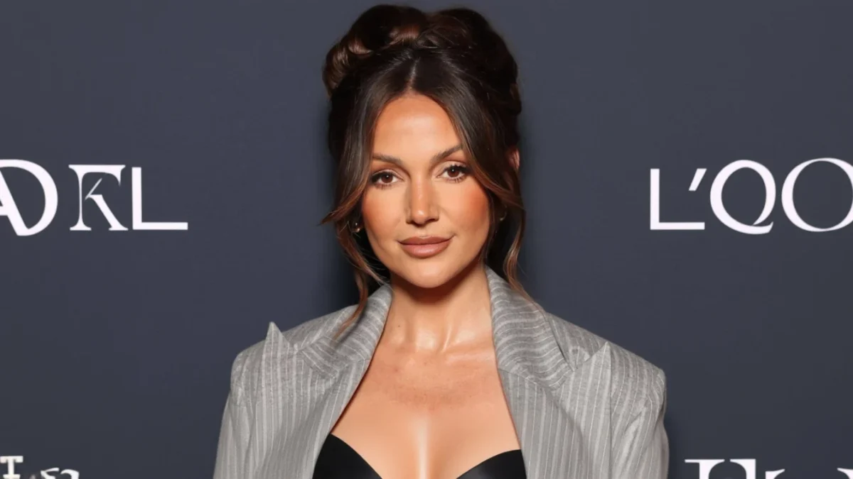 Michelle Keegan aduce înapoi stilul anilor ’90 cu o ținută iconică