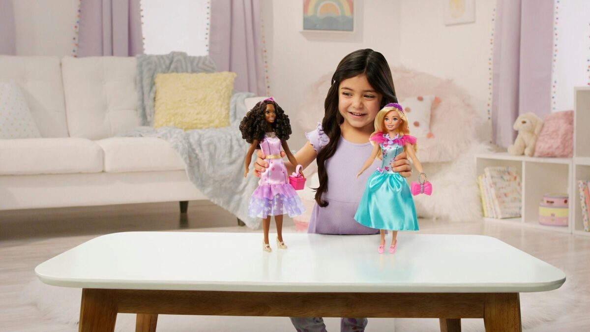 Studiu Cardiff – păpușile Barbie dezvoltă empatia la copiii cu 5 ore de ecran