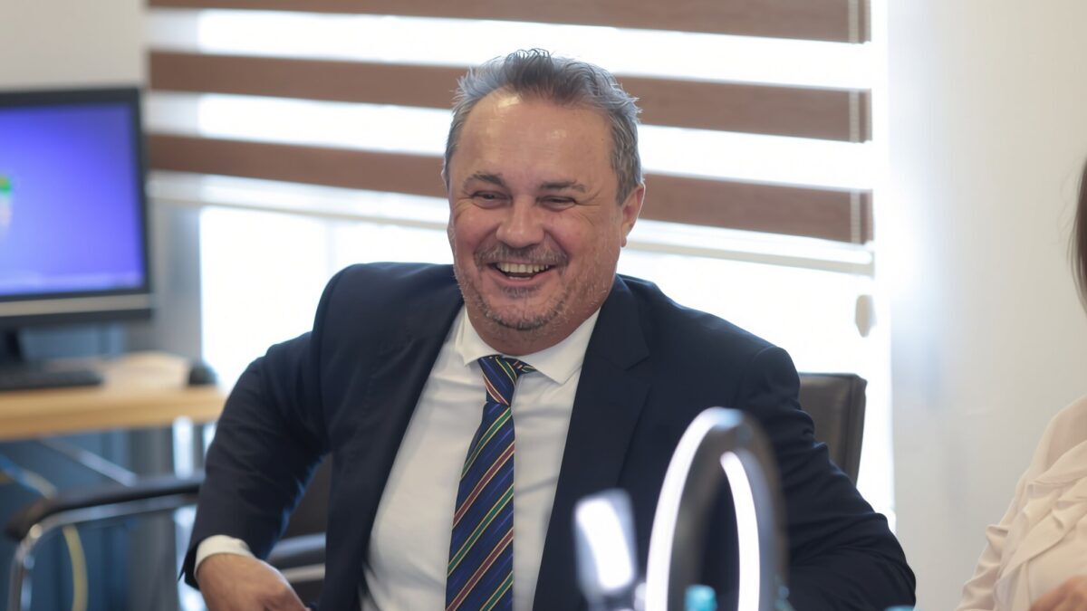 ANRE confirmă prețul de 1,16 lei la energie pentru firme și neagă impactul în scumpiri