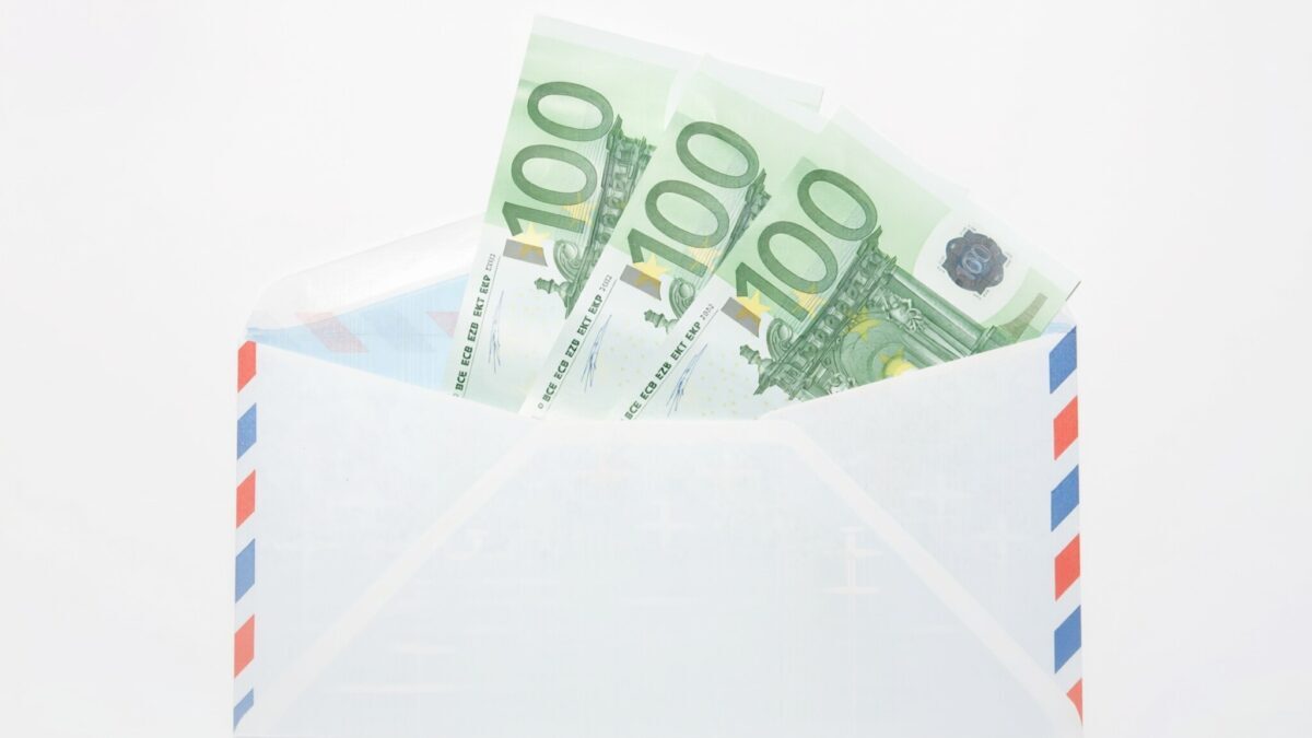 Marea Britanie oferă 46.000 de euro refugiaților ca să plece în 7 zile