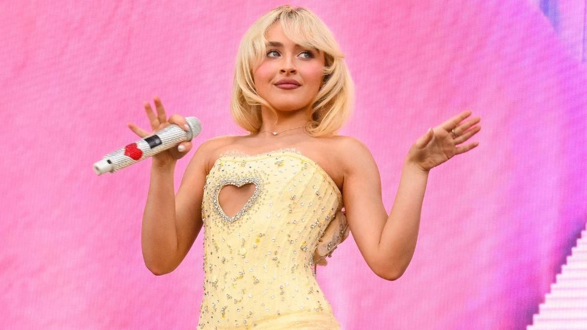 Sabrina Carpenter uimește la Lollapalooza 2026 cu un body galben îndrăzneț