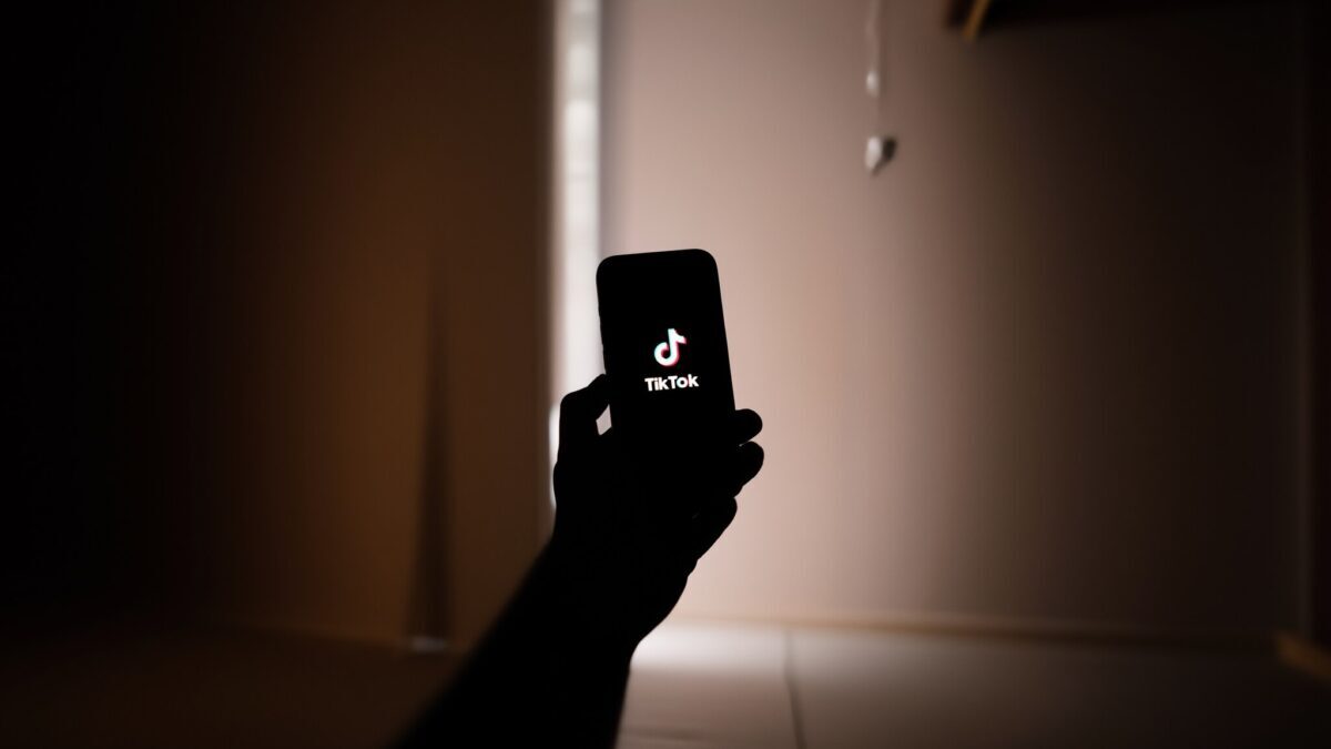 Scandalul TikTok implică o taxă de 10 miliarde de dolari pentru administrația Trump