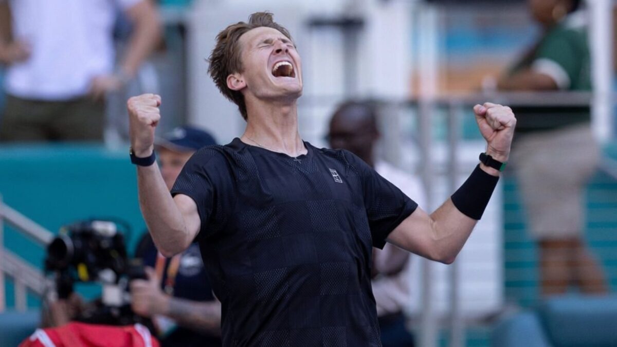 Sebastian Korda îl elimină pe Alcaraz la Miami după un meci de 3 seturi