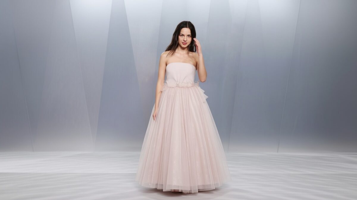 Stella McCartney aduce un top purtat ca rochie de Olivia Rodrigo