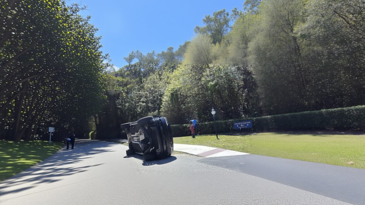 Land Rover-ul lui Tiger Woods răsturnat după un accident urmat de arestare DUI