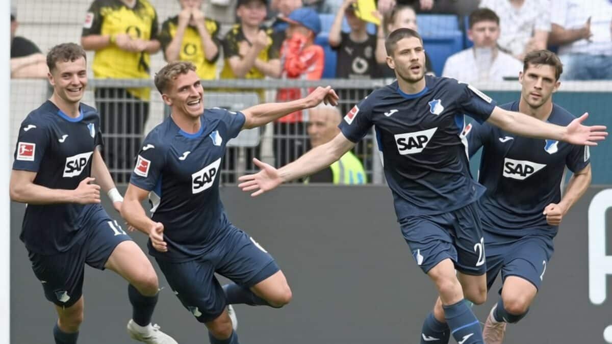 Dortmund pierde 1-2 în minutul 98 și lasă Bayern la un punct de titlul 35