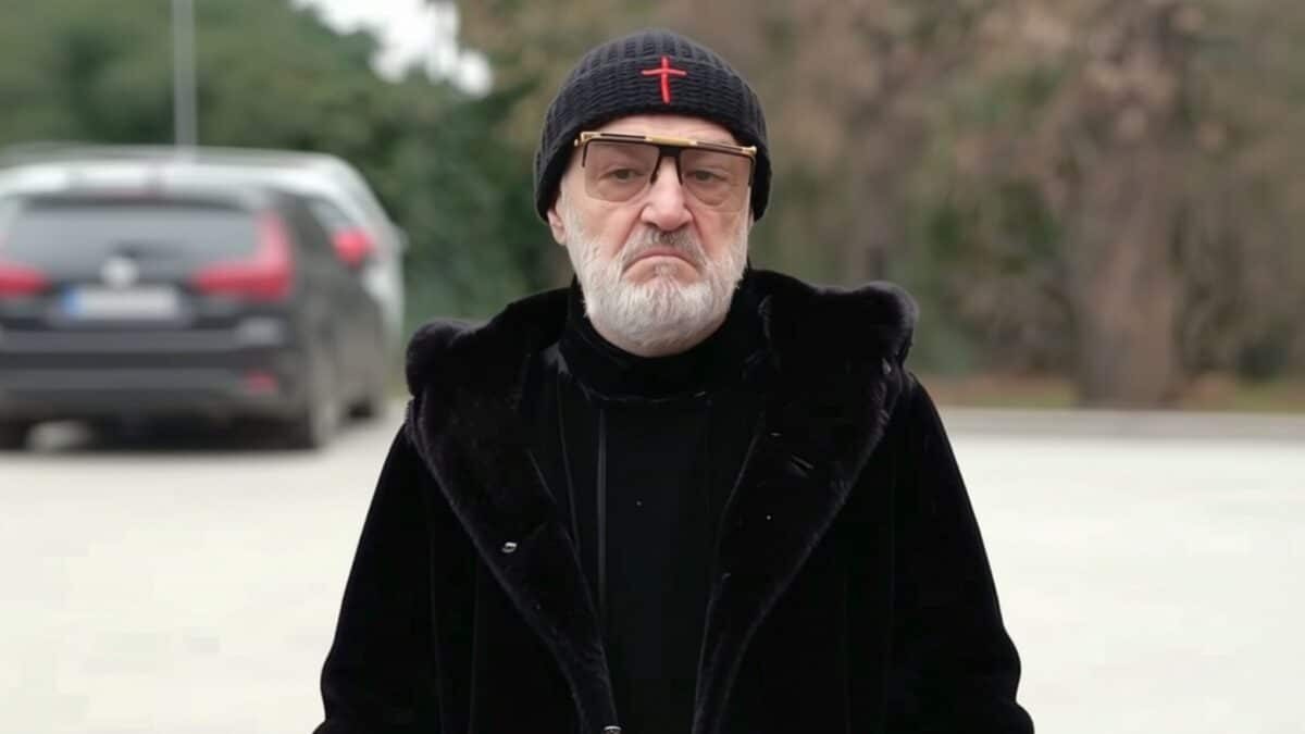 Ministrul Apărării deschide negocierile pentru CSA Steaua inclusiv cu Becali