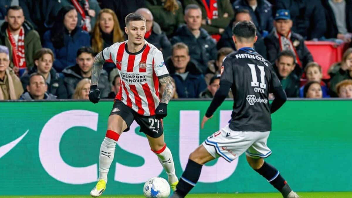Dennis Man titular la PSV în etapa 30 după câștigarea titlului în Olanda
