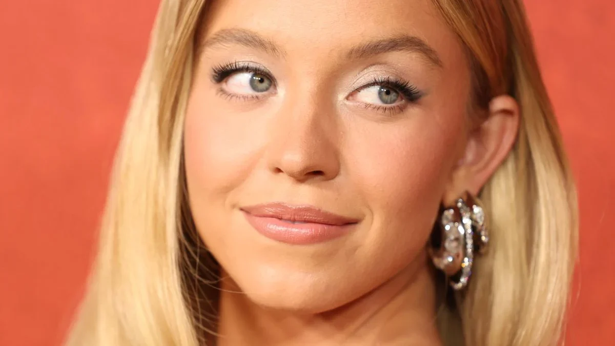 Diavolul se îmbracă de la Prada 2 vine în 2026 fără Sydney Sweeney