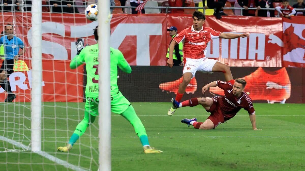 Noul Dinamo învinge Rapid cu 3-0 printr-o execuție de excepție