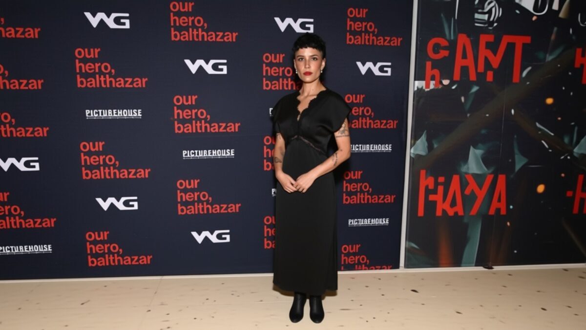 Halsey prezintă un pachet estetic cu accesorii Prada de 4.400 de dolari