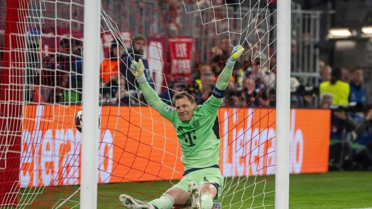 Manuel Neuer gafeaza in secunda 35 iar Bayern ii pune contractul in asteptare