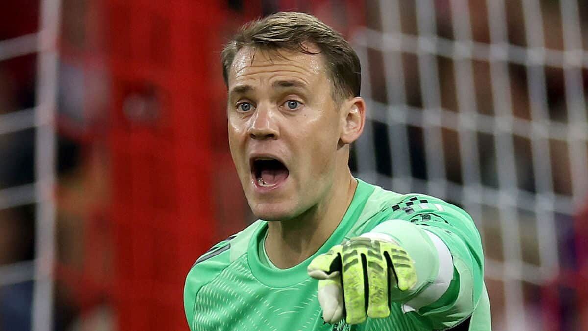 Manuel Neuer semnează cu Bayern până în 2027 și continuă la 40 de ani