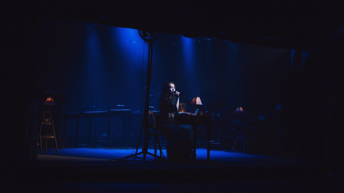 Mitski încheie seria de 5 concerte sold-out la un liceu din Hollywood