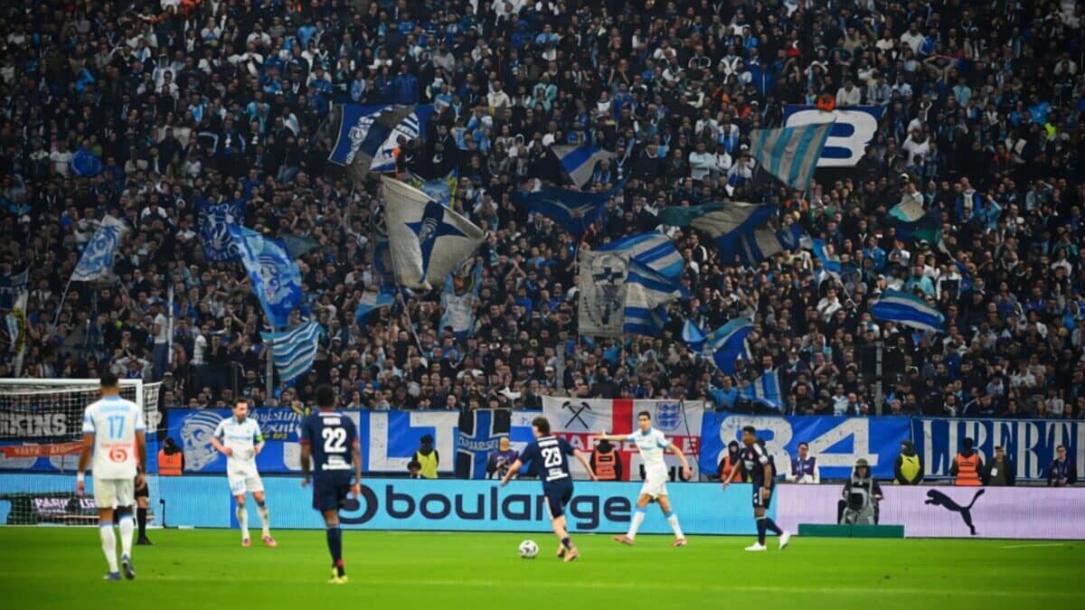 Marseille câștigă cu 3-1 dar fanii contestă vehement noua siglă a clubului