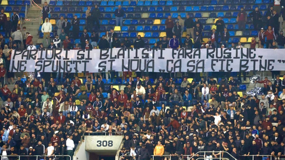 Război total la Rapid, fanii acuză jucătorii de blaturi și pariuri