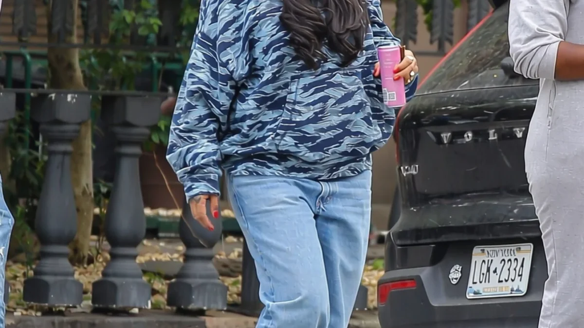 Rihanna combină 2 imprimeuri animale într-o ținută îndrăzneață la New York