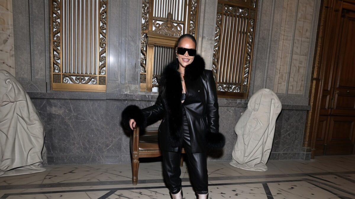 Rihanna combină un palton Fendi cu o geantă Dior de 3.700 de dolari