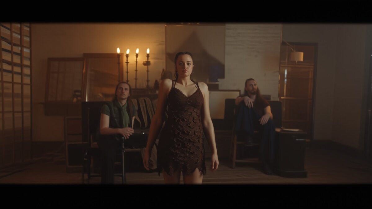 Shiloh Jolie debutează la 19 ani într-un videoclip K-Pop și uimește internetul