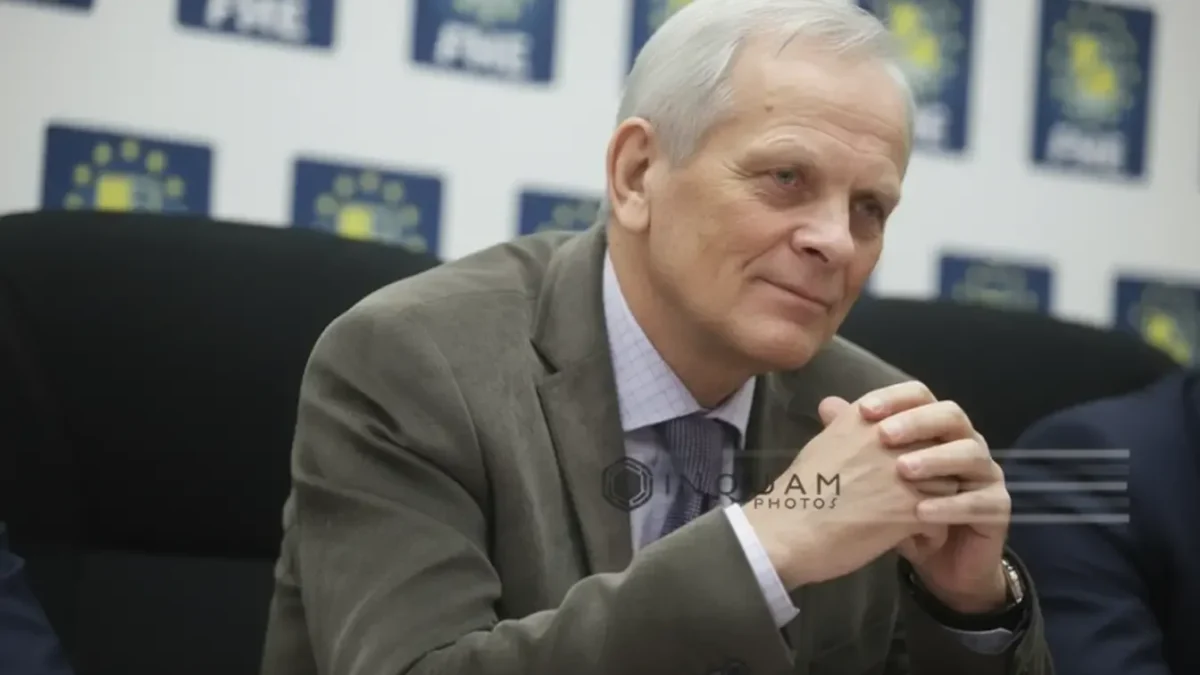 Theodor Stolojan acuză PSD că distruge țara. PNL caută sprijin pentru guvern
