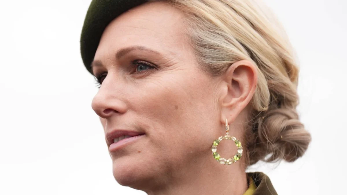 Zara Tindall surprinde la hipodrom cu o jachetă de 345 de lire