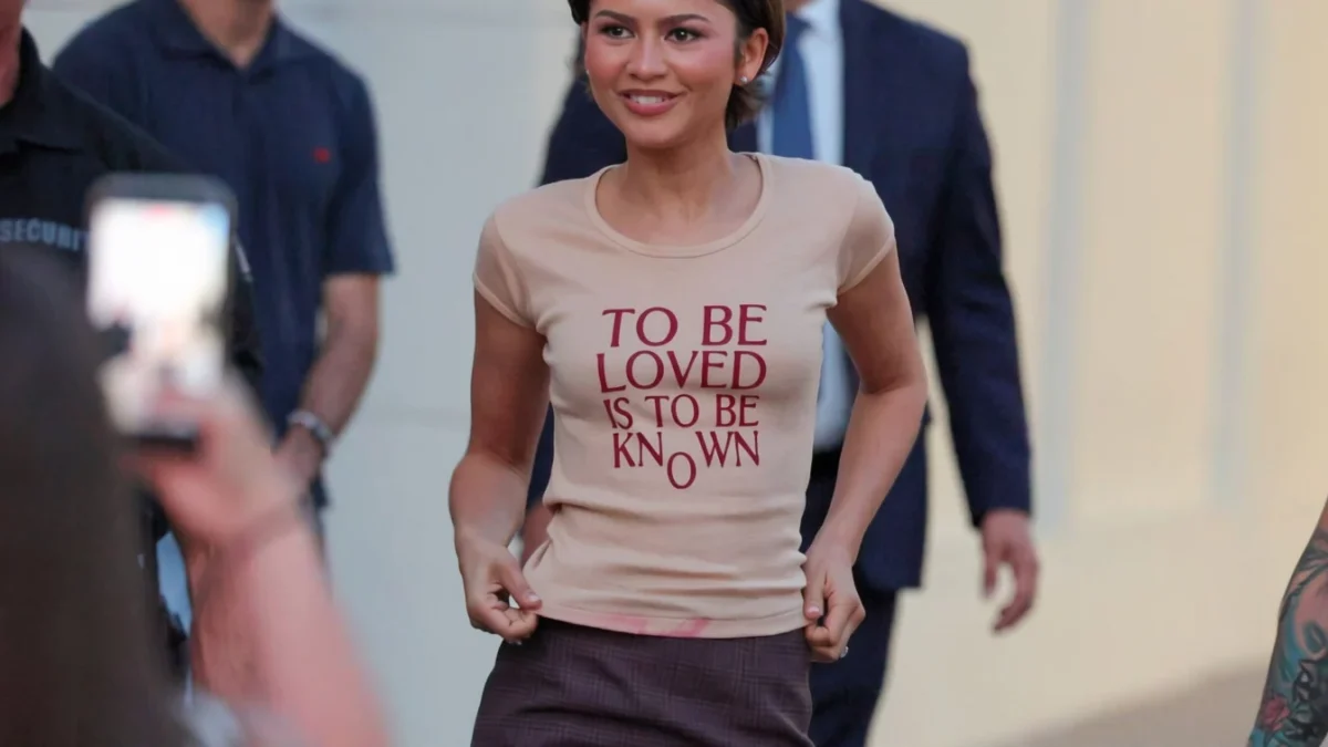Zendaya poartă o fustă Louis Vuitton din 2013 la premiera The Drama