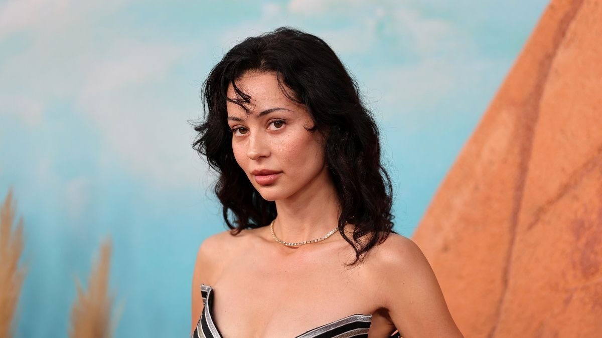 Alexa Demie revine în Euphoria cu un look nou și pantofi de 90mm