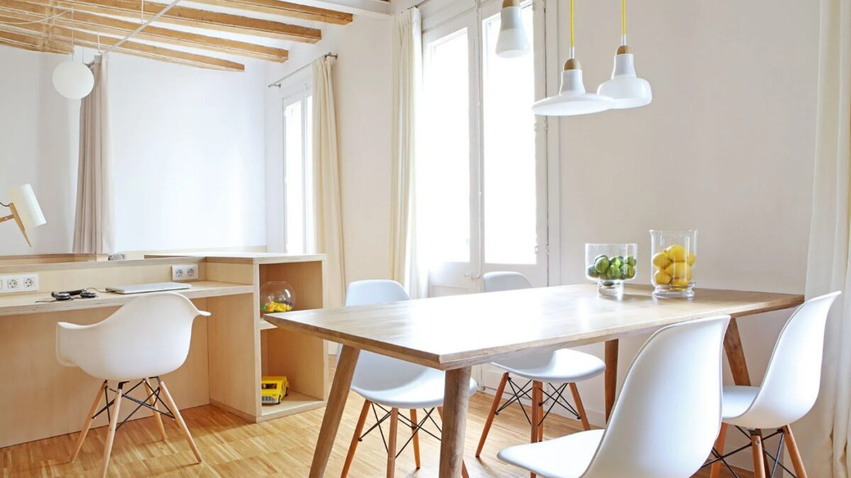 Un apartament de 60 mp din Barcelona aduce vara în casă prin design