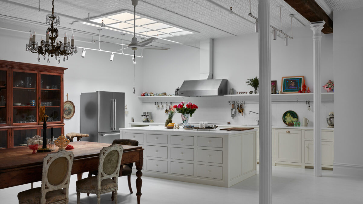 Un apartament de 150 mp din Tribeca primeste un design industrial elegant