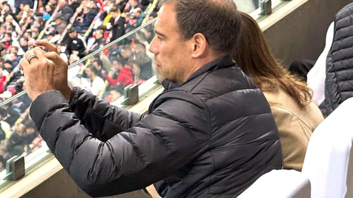 Fostul star de la Liverpool cu 48 de meciuri a apărut la Dinamo – Craiova